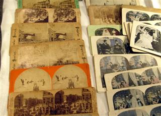 ANTIQUE STEREOSOPE VIEWER PAT APR 12,1904 WITH 70 CARDS & 5 POST CARDS